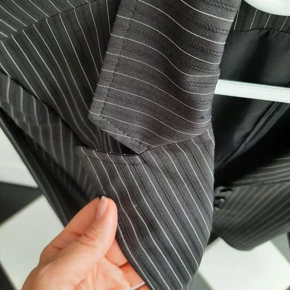 Vest - Picture 6 of 7